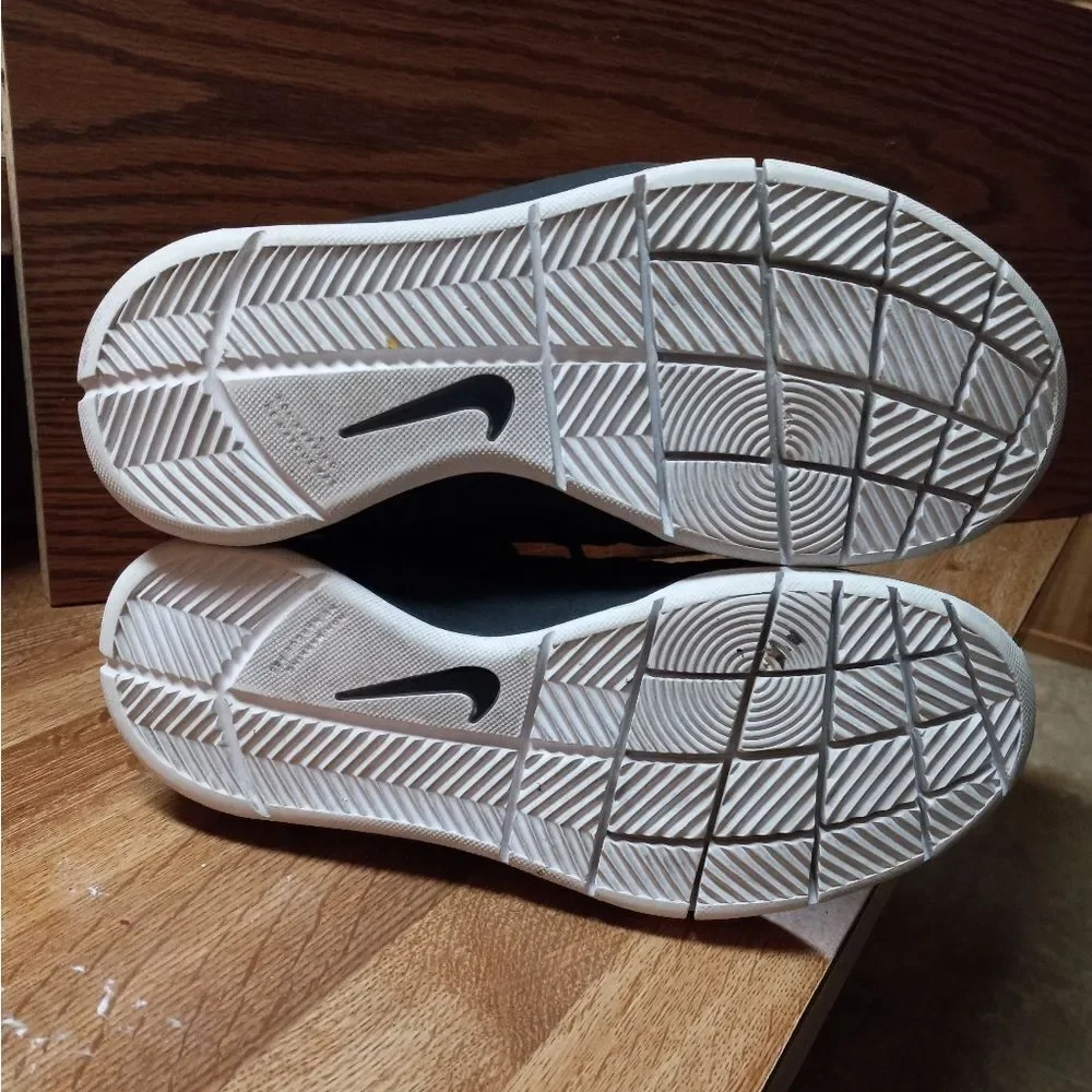 Nike Team Hustle D7 Sneakers Size 6Y